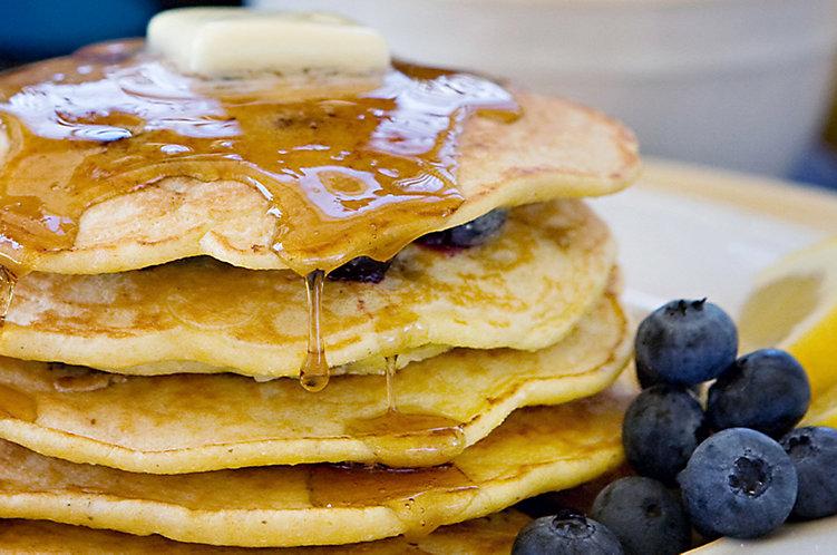 Fluffy Blueberry Cornmeal Pancakes Recipe for a Perfect Brunch