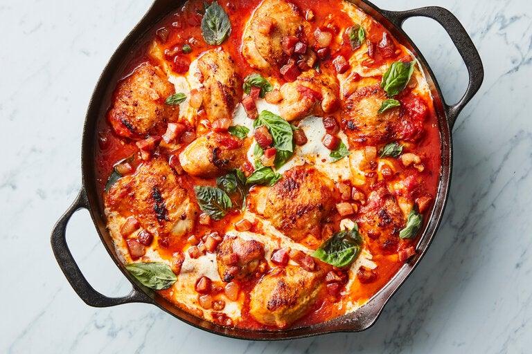 Succulent Chicken with Fresh Tomato Sauce: A Flavorful Delight